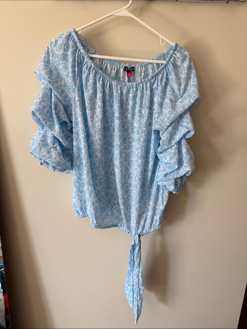 Vince Camuto Light Blue Patterned Ruffle Sleeve Tie-Hem Top